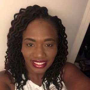 Meet your Posher, Monique